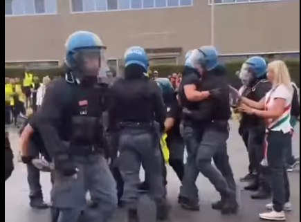 Sgomberati gli scioperanti di Mondo Convenienza, che accusano: “Contro noi calci e violenza” – VIDEO