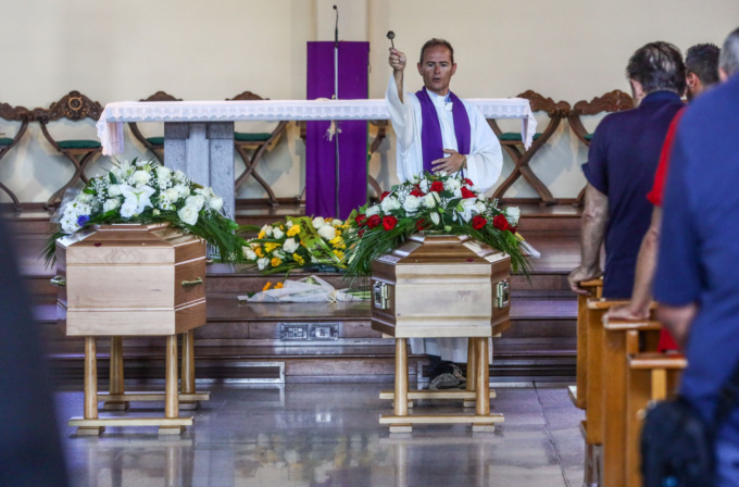 Due famiglie spezzate in sole 24 ore, il dramma  che ha sconvolto tutti con l’addio a zio e nipote