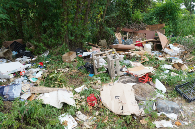 Pugno di ferro contro gli abbandoni, il Comune potenzia le fototrappole