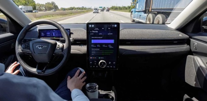 Guida senza mani: con Ford si può!