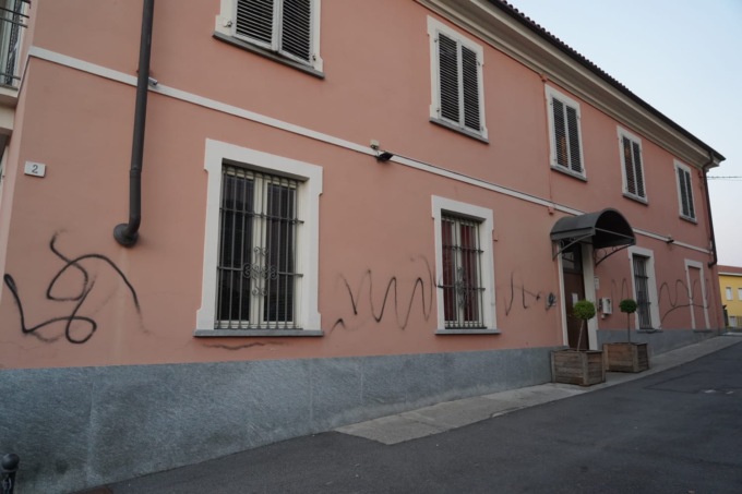 Sfregiata la sede del Cisa