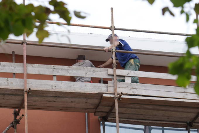 Una settimana di «blitz»  tra i ponteggi sulle scuole del territorio