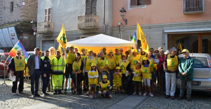 A Gassino grandi e piccini al lavoro per pulire il loro “pezzetto di mondo”