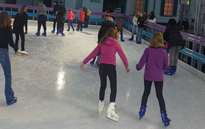 Per il Natale il Comune pensa a una pista di pattinaggio e a una giostra in piazza