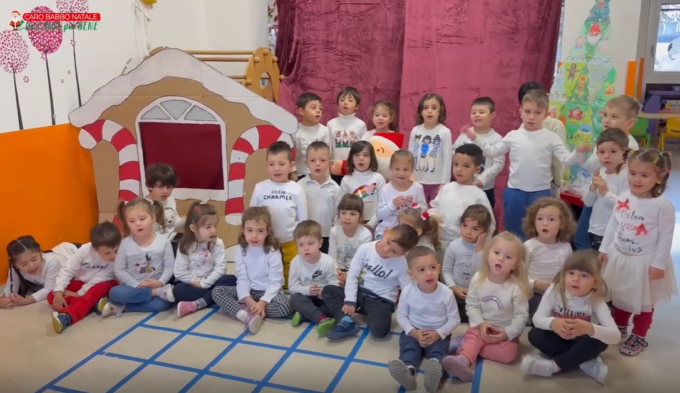 “Caro Babbo Natale, la canto per bene”: continuano ad arrivare i vostri video