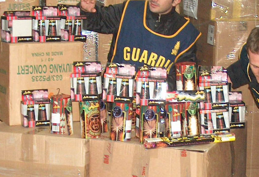 A Venaria scoperto un deposito di fuochi d’artificio pericolosi e illegali