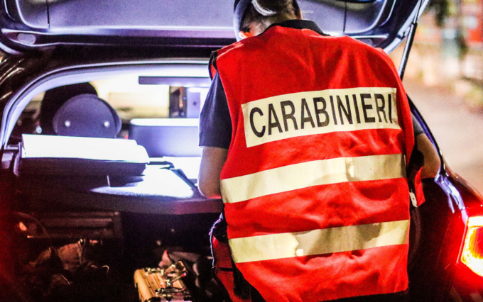 Settimo: giravano uno senza aver mai preso la patente, l’altro con una mazza sul sedile