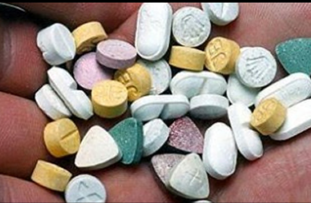 Con una ricetta falsa si procura quattro scatole di “eroina dei poveri”