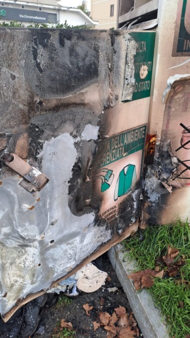 Fanno esplodere un bidone