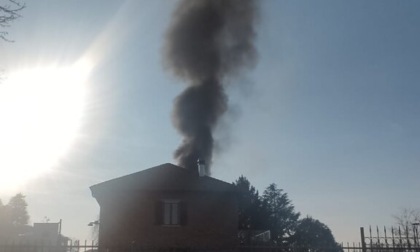 Incendio in una villa a San Mauro