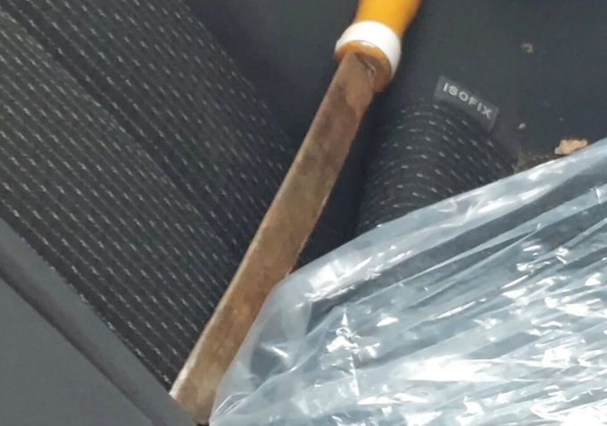 Girava per il centro di Settimo con un machete in auto