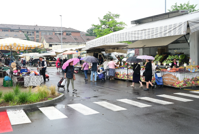Il mercato del mercoledì si “allarga”: l’esperimento funziona, si aggiungono nuove bancarelle