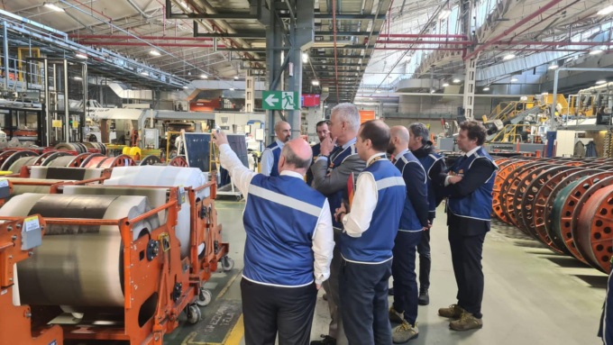 Il ministro Zangrillo ha fatto visita alla Pirelli di Settimo