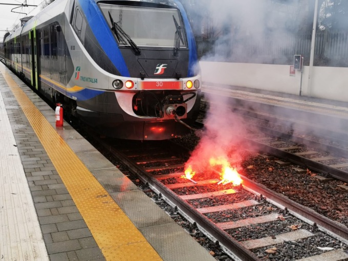 Vagone in fiamme a Venaria: esercitazione riuscita perfettamente