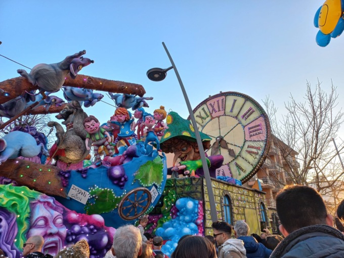 A Settimo Carnevale 2024 da record: baciato dal pubblico e dal sole – FOTOGALLERY