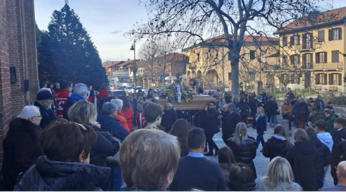 San Raffaele ha dato l’ultimo saluto a Elena, morta a 42 anni in un incidente