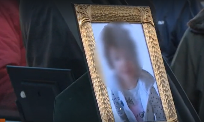 Lanciò la bimba dal balcone: “Si confermi l’ergastolo con l’aggiunta delle aggravanti”