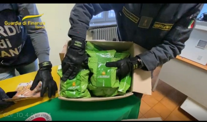 Sequestrati 228 chili di melassa da narghilè di contrabbando