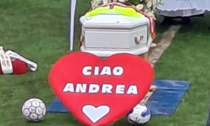 Ultimo saluto al piccolo Andrea: “Ciao super Vince, ovunque sarai… parale tutte!”