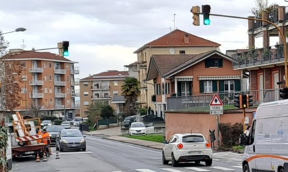 A Gassino lavori in corso per sostituire un semaforo