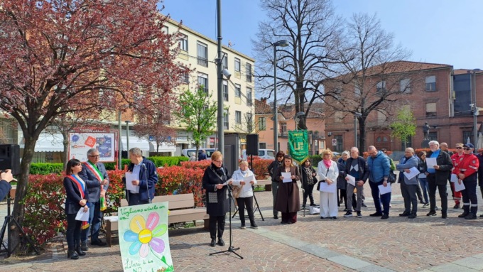 A Settimo tutti in piazza per far fiorire la legalità