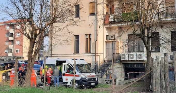 Bambino precipita dal secondo piano a Gassino