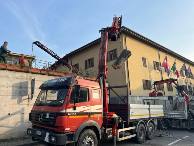 Storico albero caduto a San Mauro: parla l’amministrazione