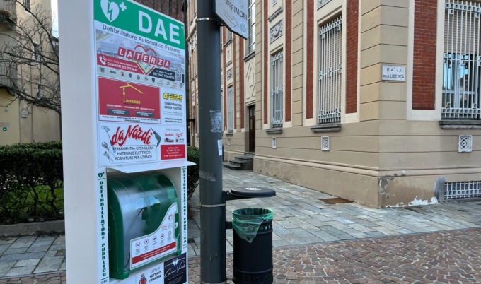 Ha un malore: salvata grazie a un defibrillatore pubblico
