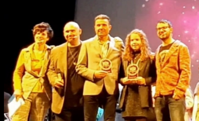 Prof settimese brilla con la sua canzone al festival internazionale “Note in radio”