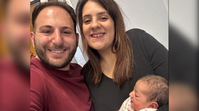 La piccola Greta ha fretta di venire al mondo e nasce in casa