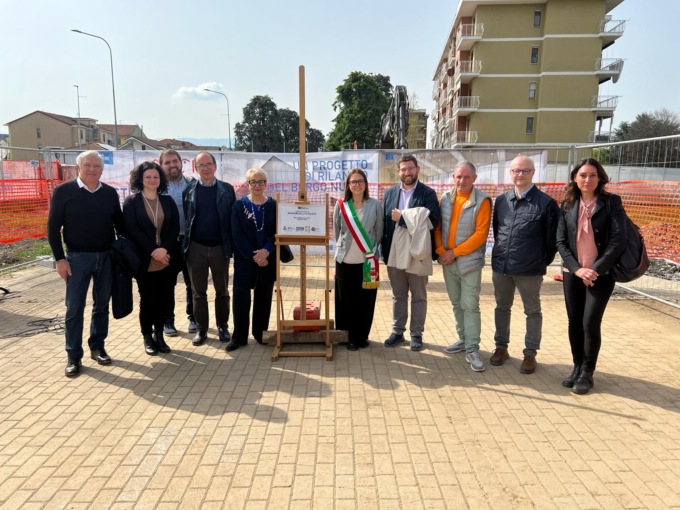 Posata la “prima pietra” della nuova scuola Martiri della Libertà