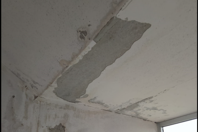 Case Atc, in via Mezzaluna: “Infiltrazioni, degrado e strutture pericolanti”