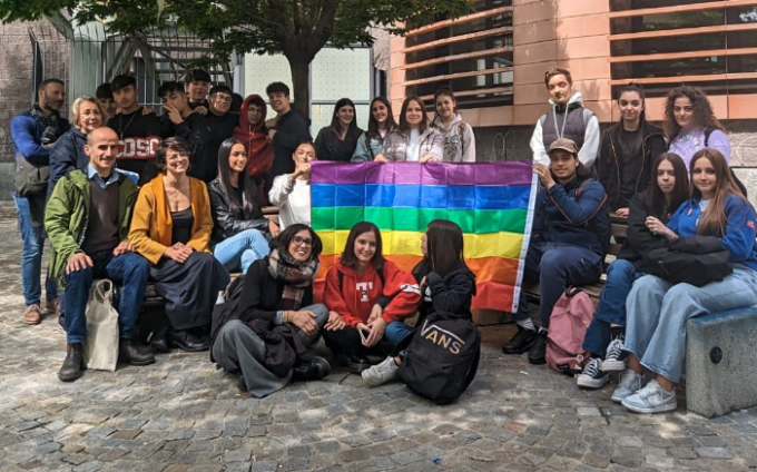 Settimo: panchina contro l’omofobia realizzata dagli studenti del Galileo Ferraris