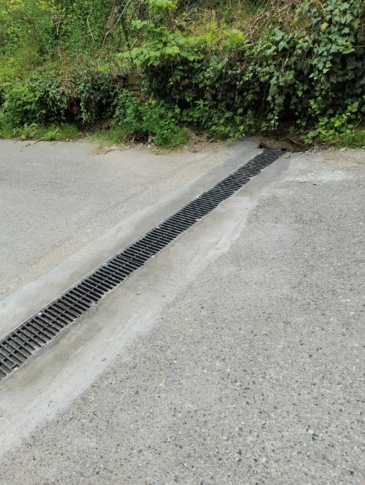 Gassino: sistemate le grate per lo scolo delle acque in strada Trinità