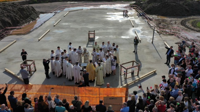 Settimo: la comunità ortodossa ha posato la prima pietra della nuova chiesa