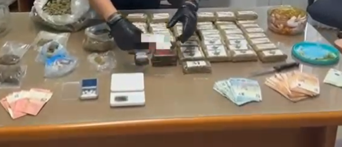 Settimo: spacciatore in manette, in casa aveva quasi 8 chili di droga – VIDEO