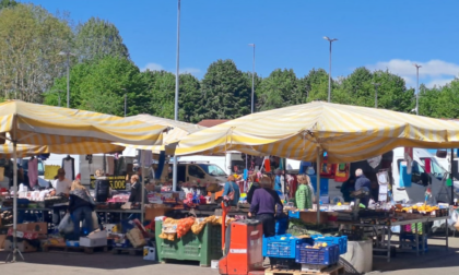 San Mauro: mercato in piazza Gramsci tra disagi e continui cali di corrente