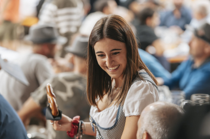 Il “Paulaner Oktoberfest Cuneo” apre le selezioni per 250 posti di lavoro a tempo determinato: il “casting day” sarà il 31 luglio
