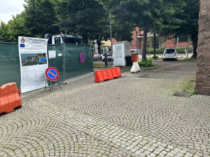 Cantiere in piazza Europa, cresce il malcontento dei commercianti