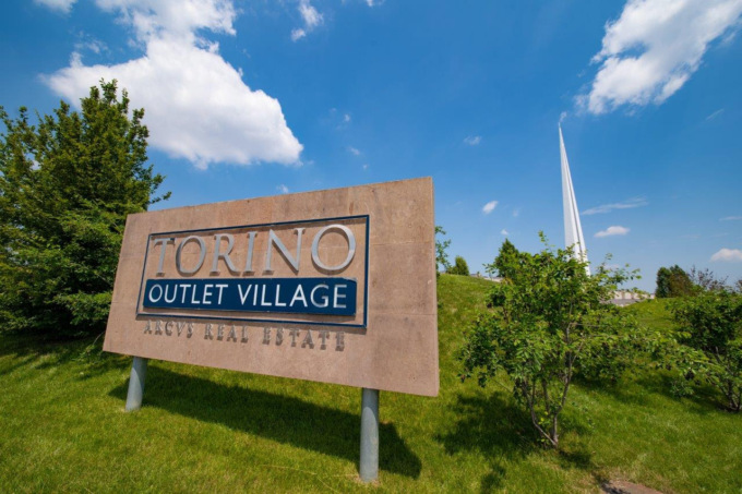 Saldi estivi a Torino Outlet Village. Dj Set, intrattenimento e shopping fino alle 21