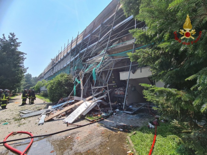 Incendio via De Francisco: partita la rimozione delle macerie