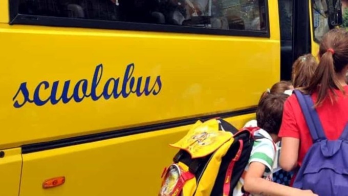 Due nuovi scuolabus per gli alunni di Castiglione