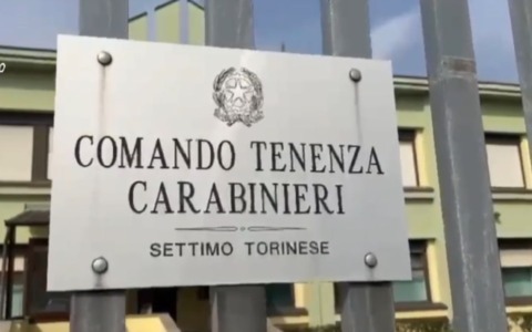 Settimo Torinese, rubati due borsoni pieni di capi firmati: denunciata una donna