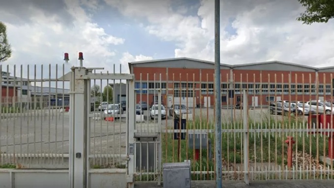 Settimo: macchinario trancia la mano di un operaio