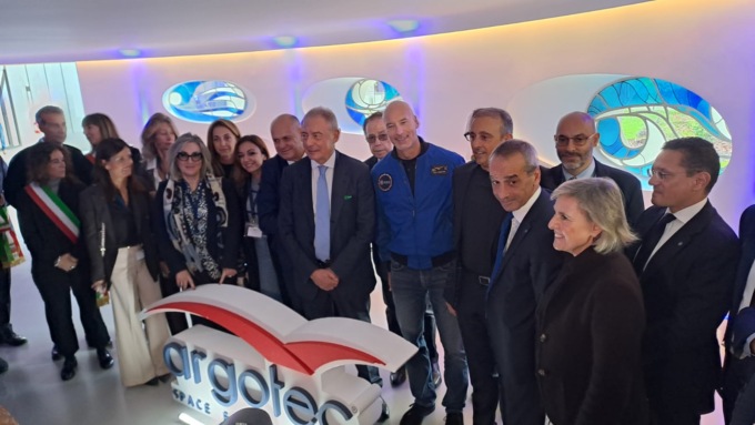 Space Park: battezzata la “maxi astronave” che produrrà circa 50 micro satelliti all’anno