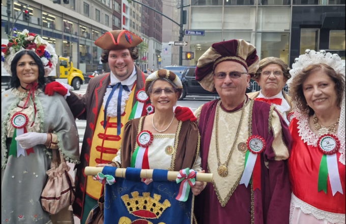 Famiija Setimeisa tra le vie di New York per il Columbus Day