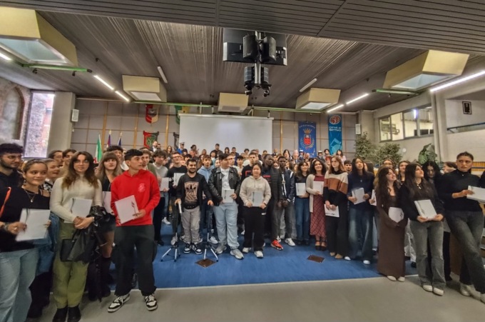 Settimo affida la Costituzione ai neo 18enni: mattinata di grandi emozioni