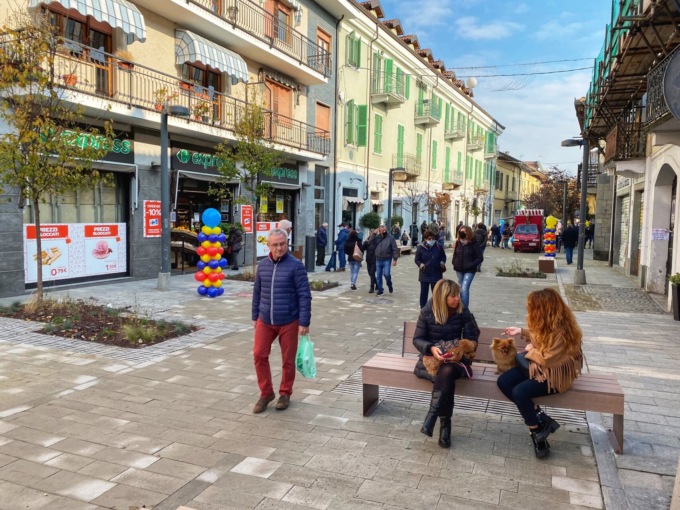 Nell’isola pedonale di Settimo si passeggia a suon di musica