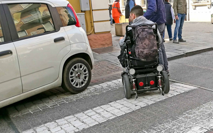 Settimo è una città a misura di disabile? Slalom tra ostacoli e barriere