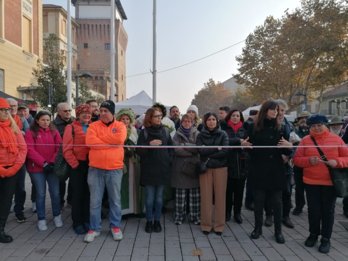 Fera dij Còj il taglio del nastro: è iniziata la festa